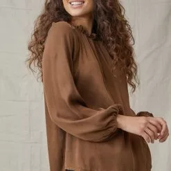 Bella Dahl Raglan Sleeve Shirred Neck Top In Holden Topaz