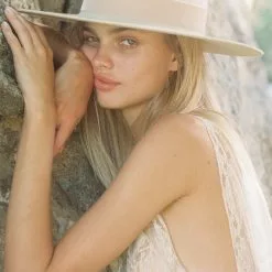 Lack Of Color Benson Tri In Beige