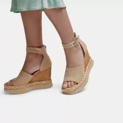 Dolce Vita Parle Heels In Biscuit Suede New