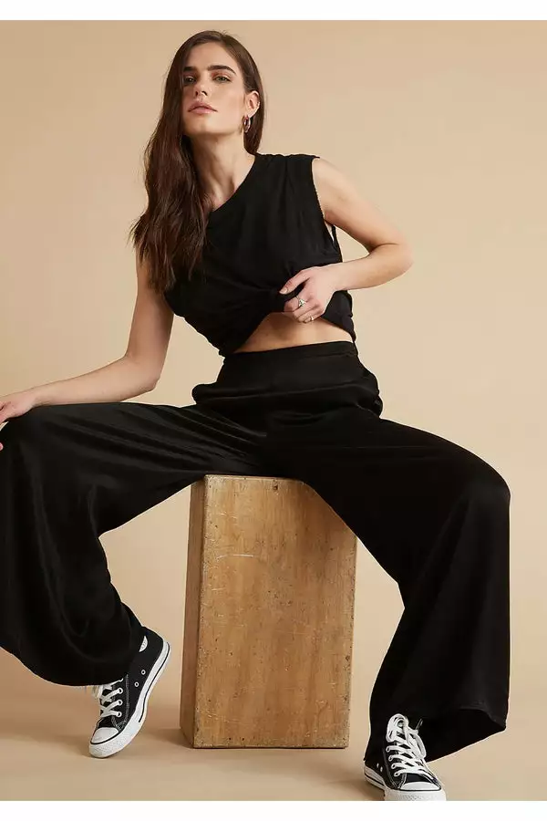 Bella Dahl Sustainable High Waist Flowy Pant In Black 1 Bella Dahl Sustainable High Waist Flowy Pant In Black