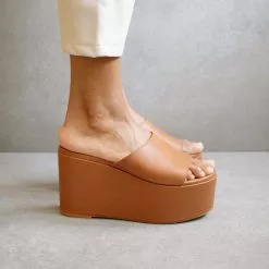 Alohas Chunk Tan Platform Sandals New