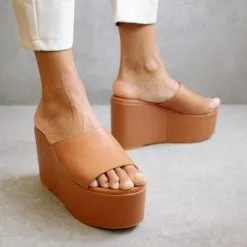 Alohas Chunk Tan Platform Sandals New