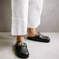 Alohas New Fireplace Chain Clog In Black