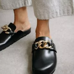 Alohas New Fireplace Chain Clog In Black