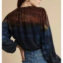 Bella Dahl Sustainable Elastic Shirred Top In Autumn Sky 5 Bella Dahl Sustainable Elastic Shirred Top In Autumn Sky