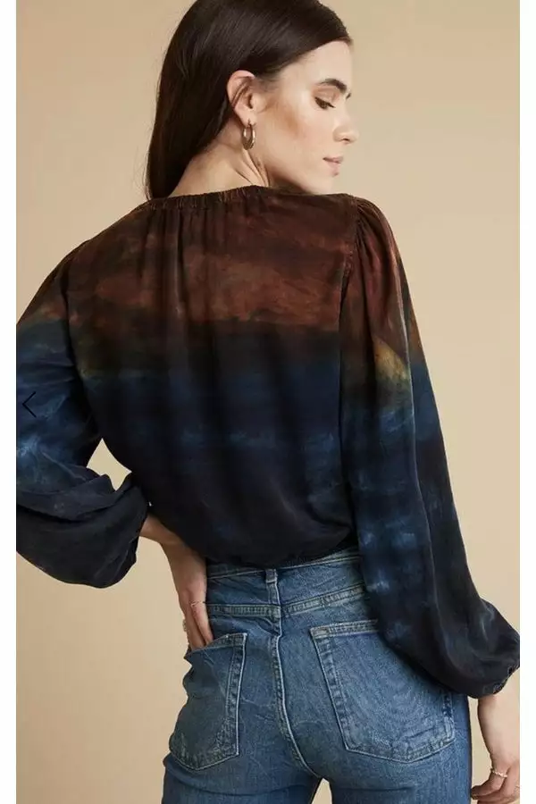 Bella Dahl Sustainable Elastic Shirred Top In Autumn Sky 3 Bella Dahl Sustainable Elastic Shirred Top In Autumn Sky