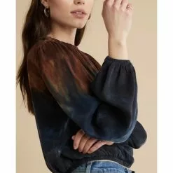 Bella Dahl Sustainable Elastic Shirred Top In Autumn Sky